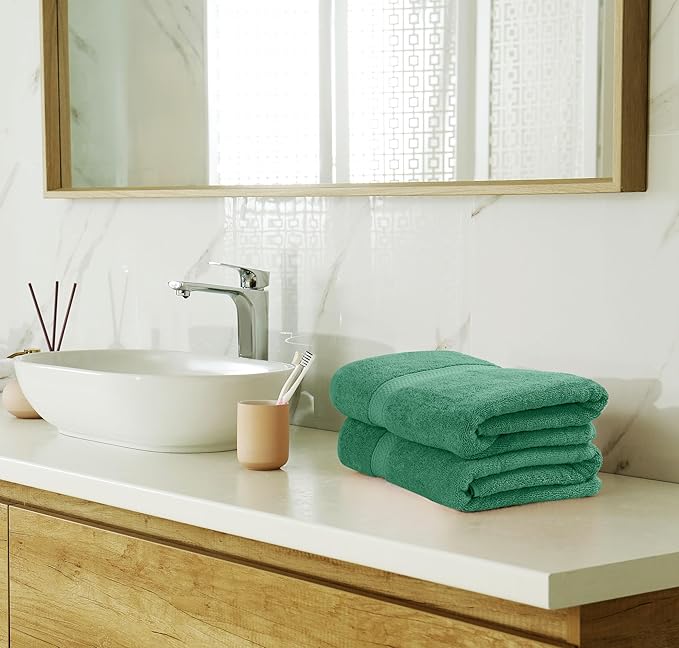 Utopia Towels 8 Piece Luxury Towel Set – Majestic Plush, Super Absorbent & Quicker-to-Dry, Thick 100% Ring Spun Cotton Towels for Bathroom, Spa & Hotel – 2 Bath, 2 Hand, 4 Washcloths, Hunter Green