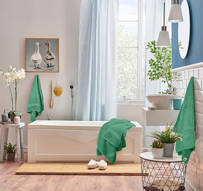 Utopia Towels 8 Piece Luxury Towel Set – Majestic Plush, Super Absorbent & Quicker-to-Dry, Thick 100% Ring Spun Cotton Towels for Bathroom, Spa & Hotel – 2 Bath, 2 Hand, 4 Washcloths, Hunter Green